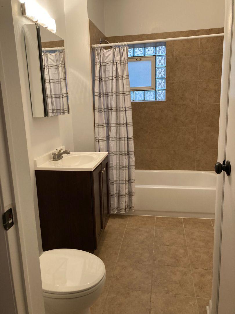 7502 N Hoyne Avenue – photo 5