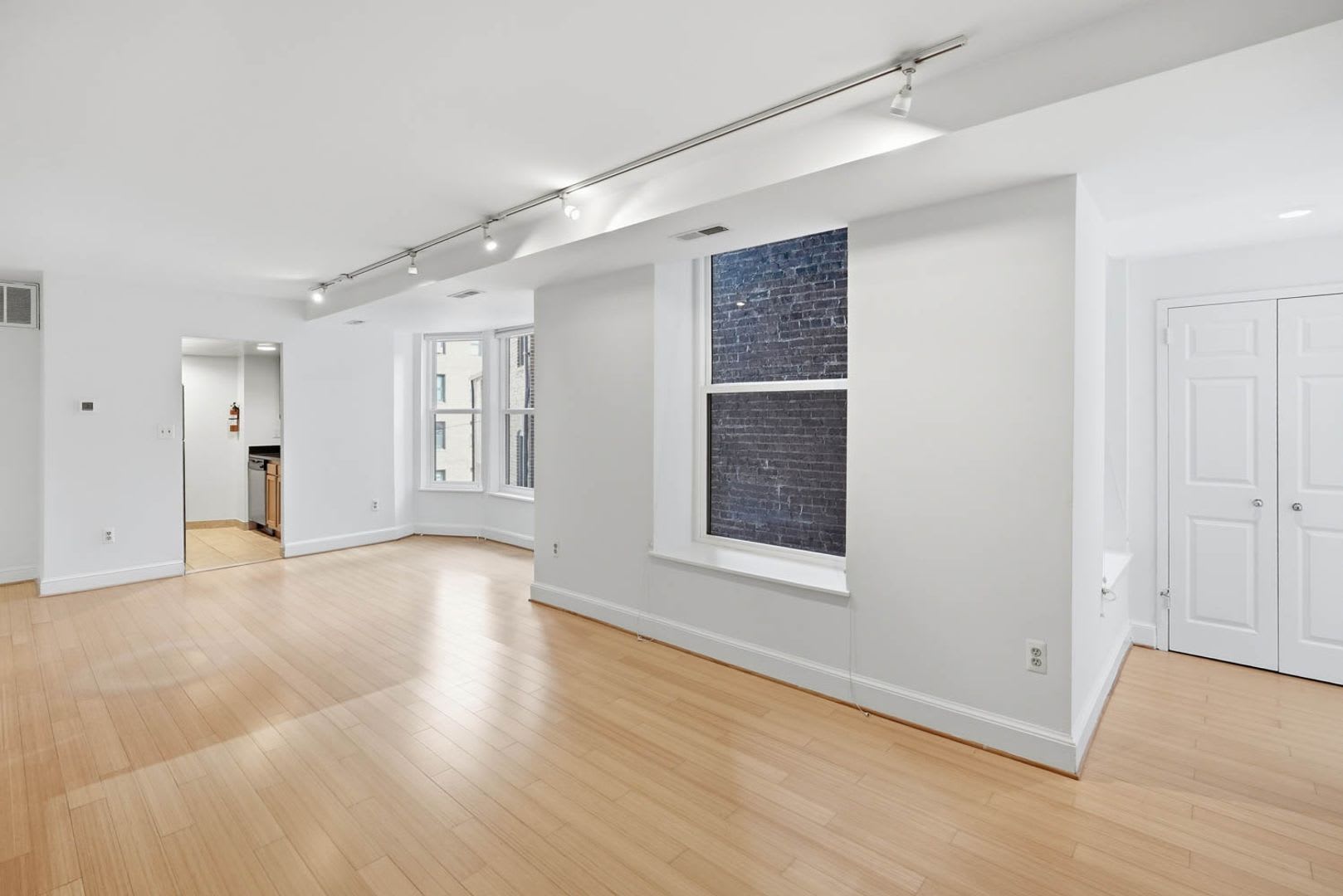 Logan Circle Condo – photo 3