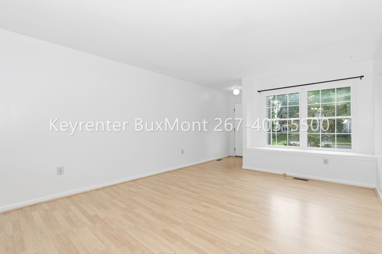 Spacious Townhome with Garage & Finished Basement in Newtown Grant – photo 4