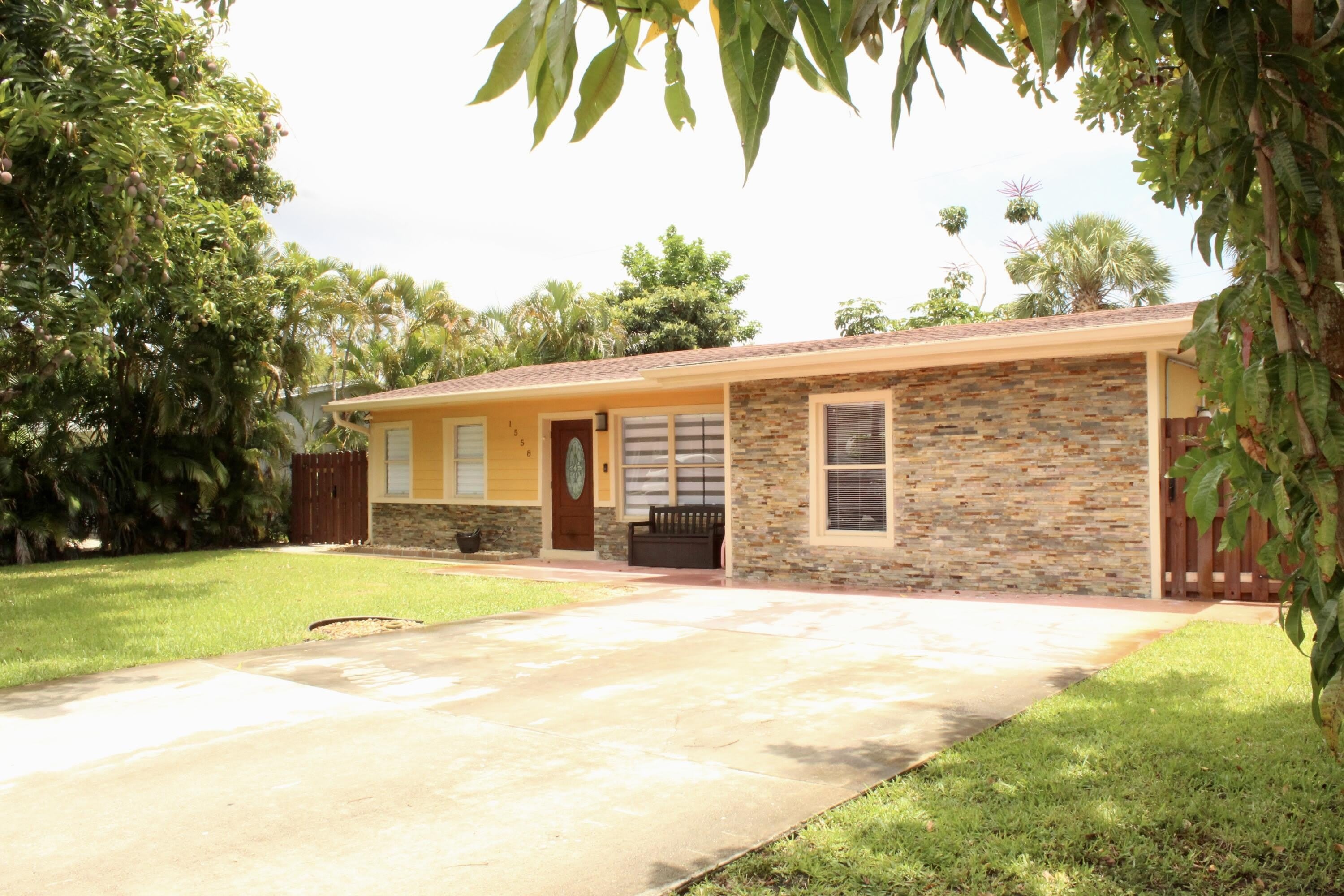1558 Ne 30Th Street – photo 1