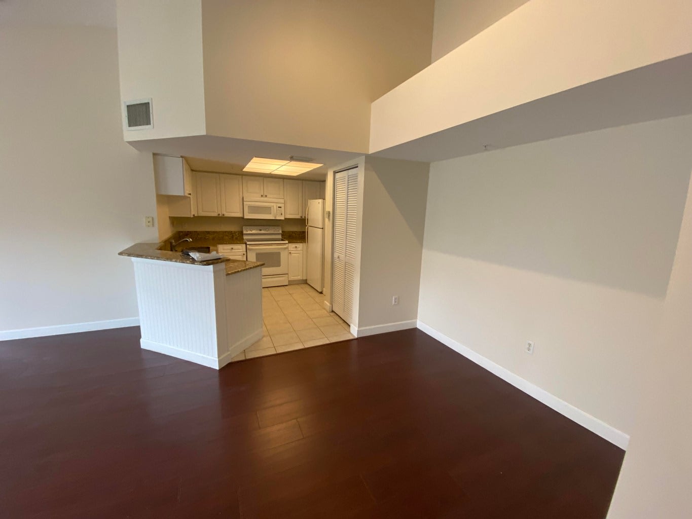 1100 Crestwood Ct S – photo 2