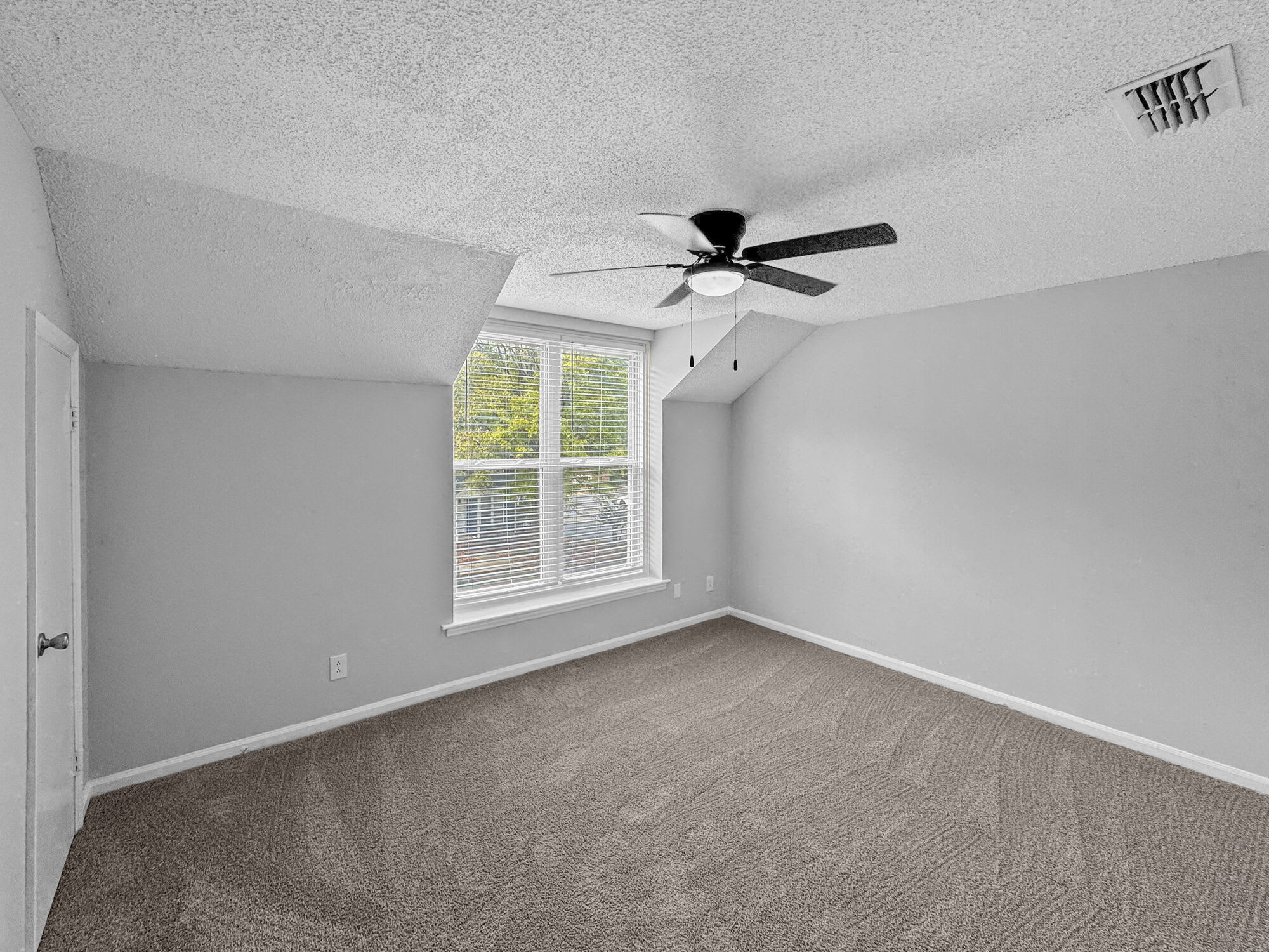Exclusively Offered By Muse Realty Rentals Llc – photo 5