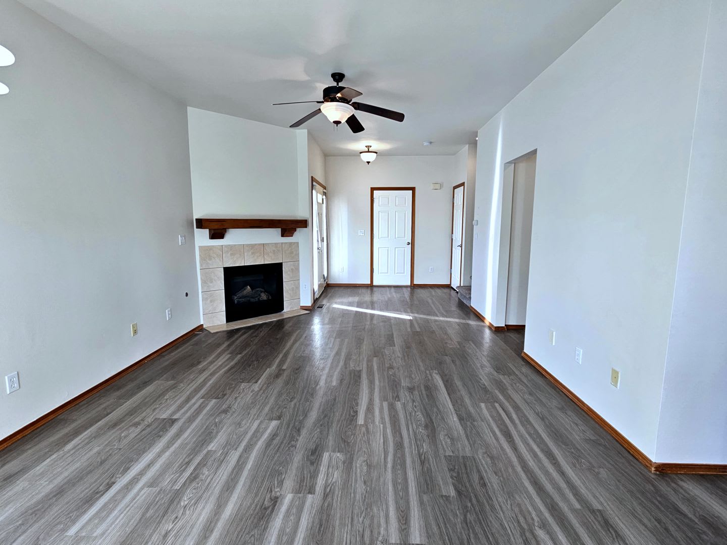 *360 TOUR AVAILABLE* Beautifully Remodeled 2-Story Home Available Now! – photo 4