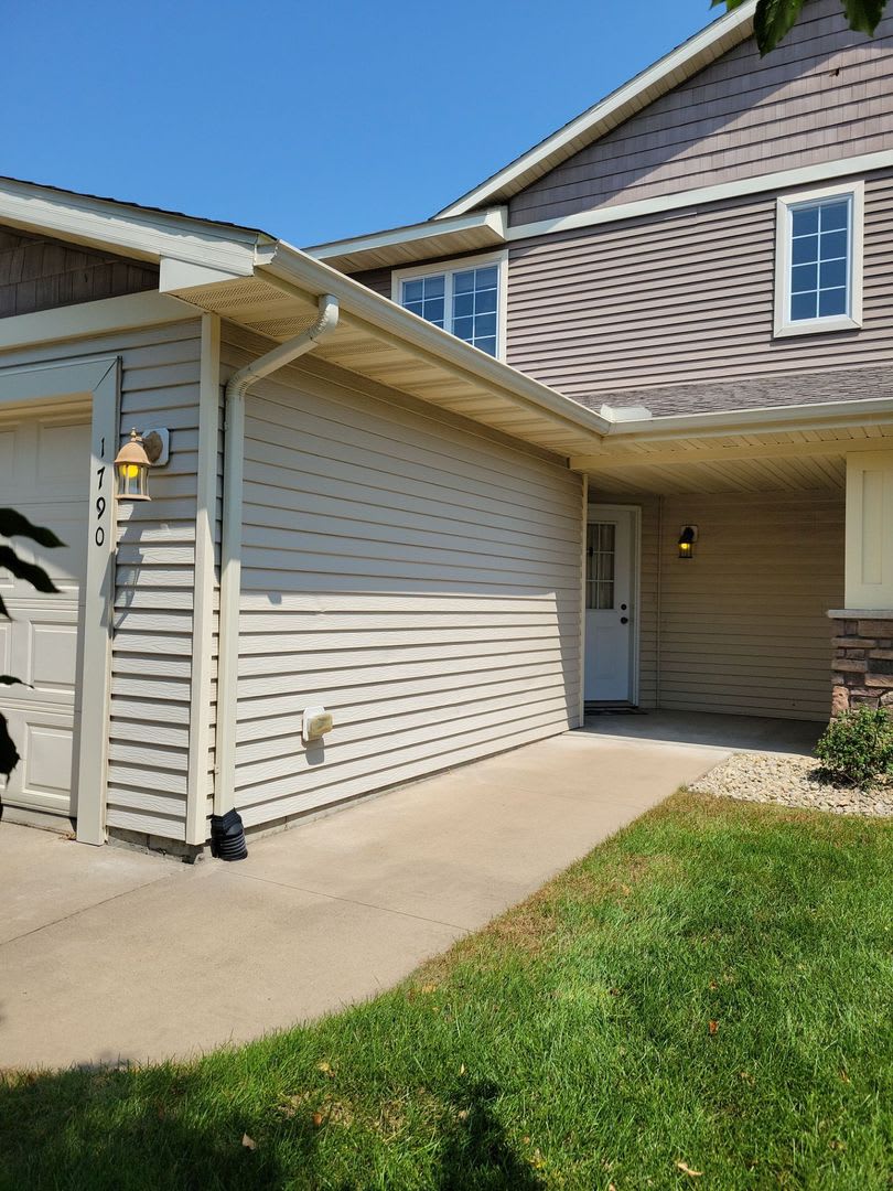 3 Bedroom Townhouse Middle Unit – photo 2