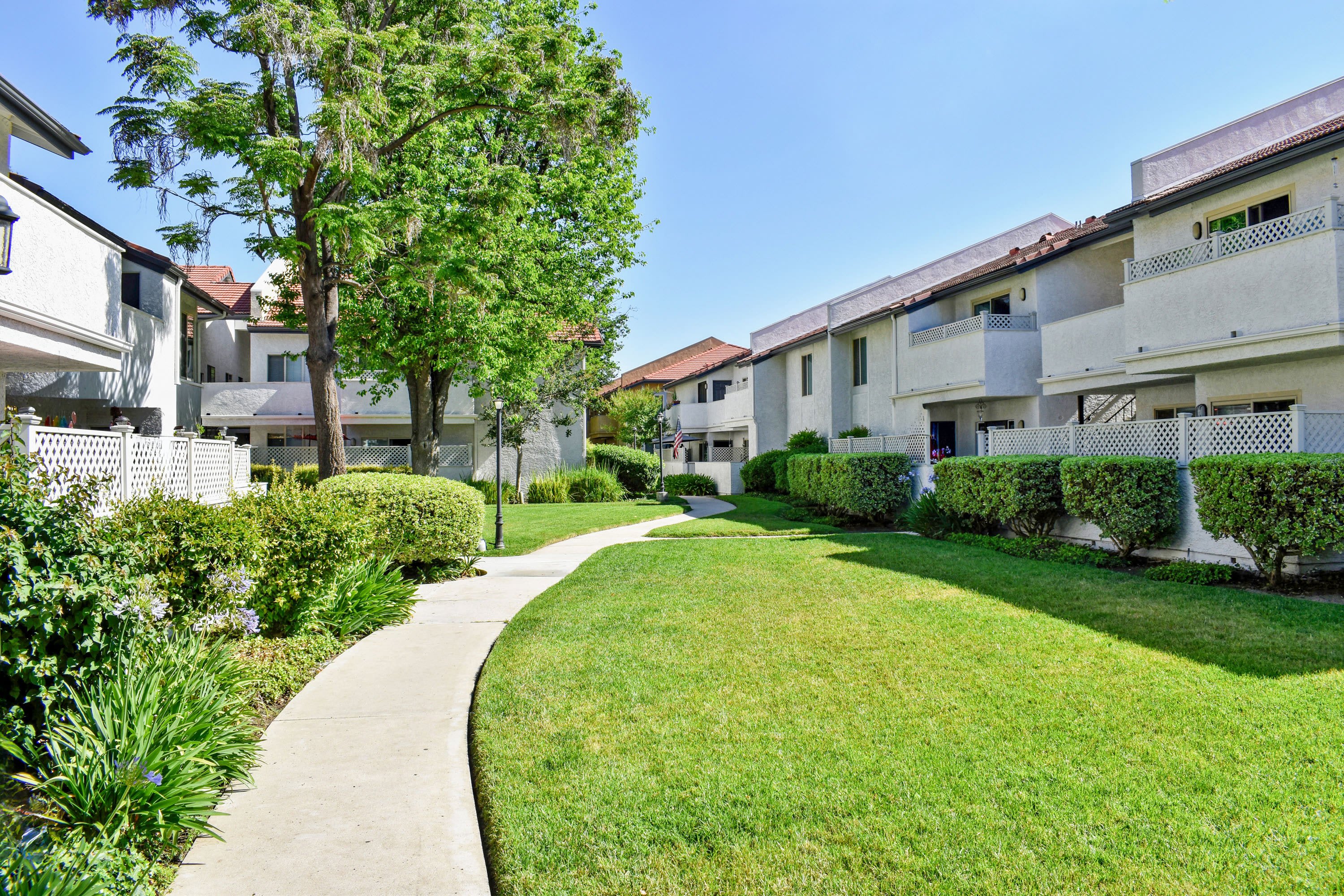 Americana Simi Apartments – photo 1