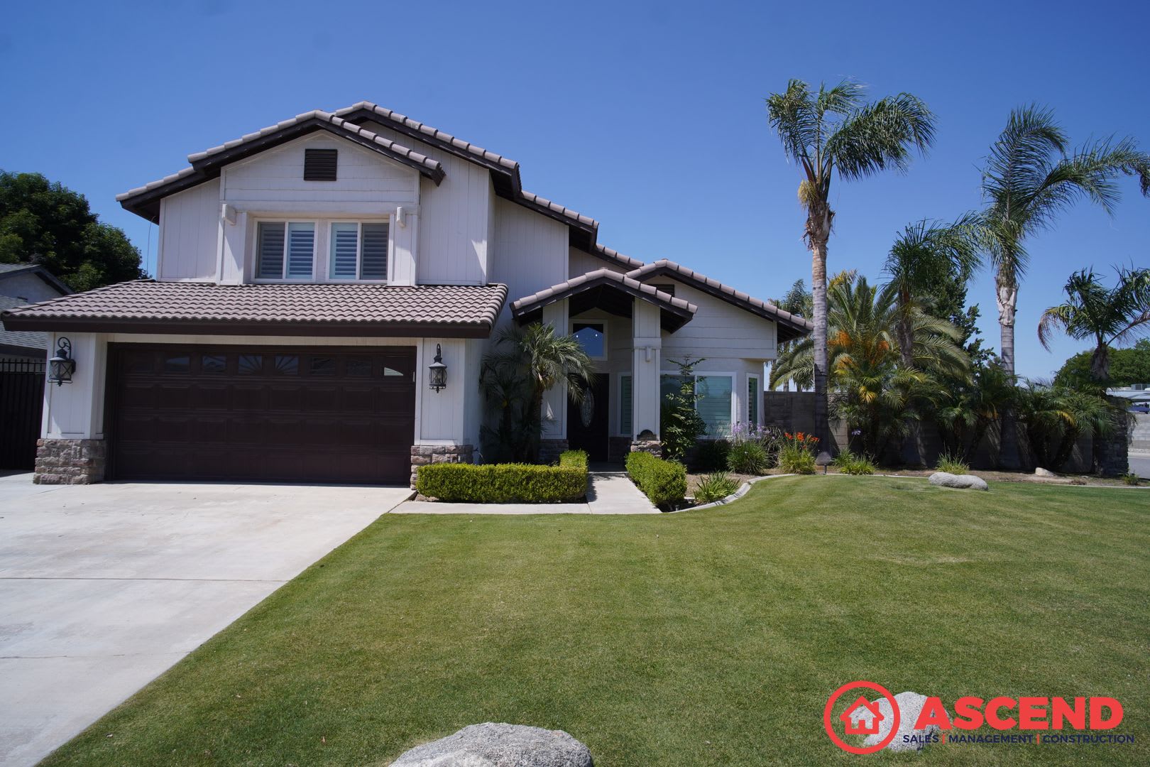 Spacious 3BD/3BA Home with Private Pool in Desirable Bakersfield 93312 — $500 Off First Month! – photo 2