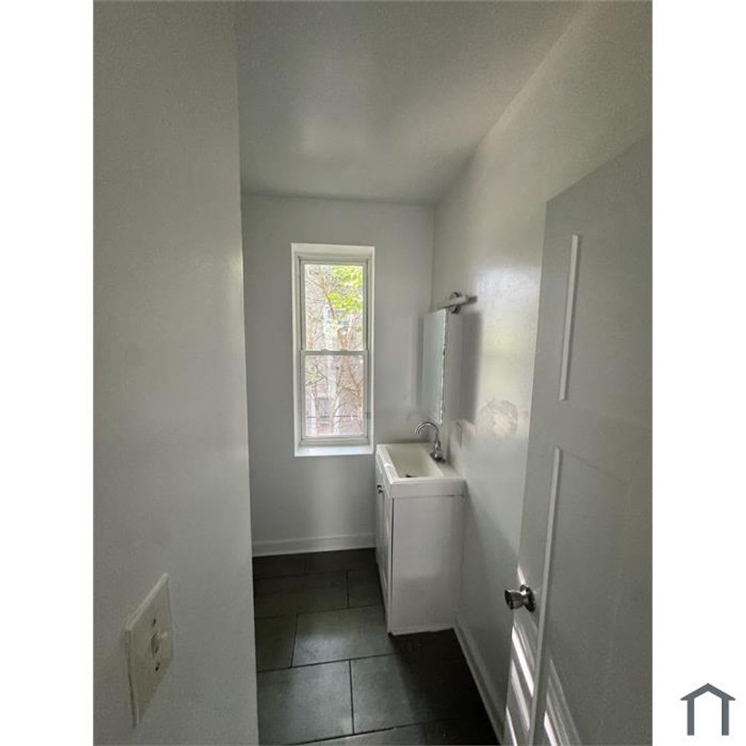 2531 N Dover St – photo 5