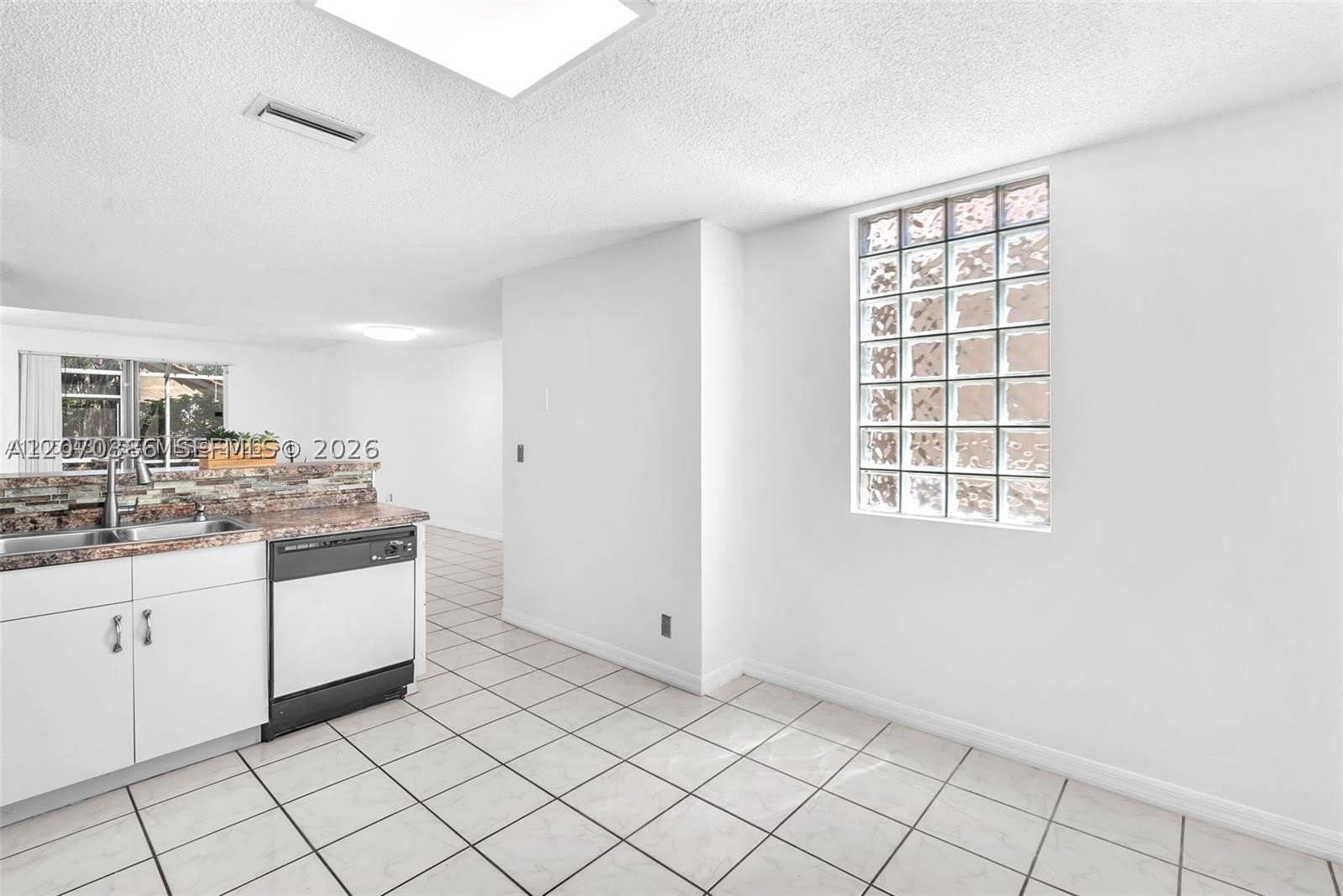 800 Sorrento Dr. – photo 5