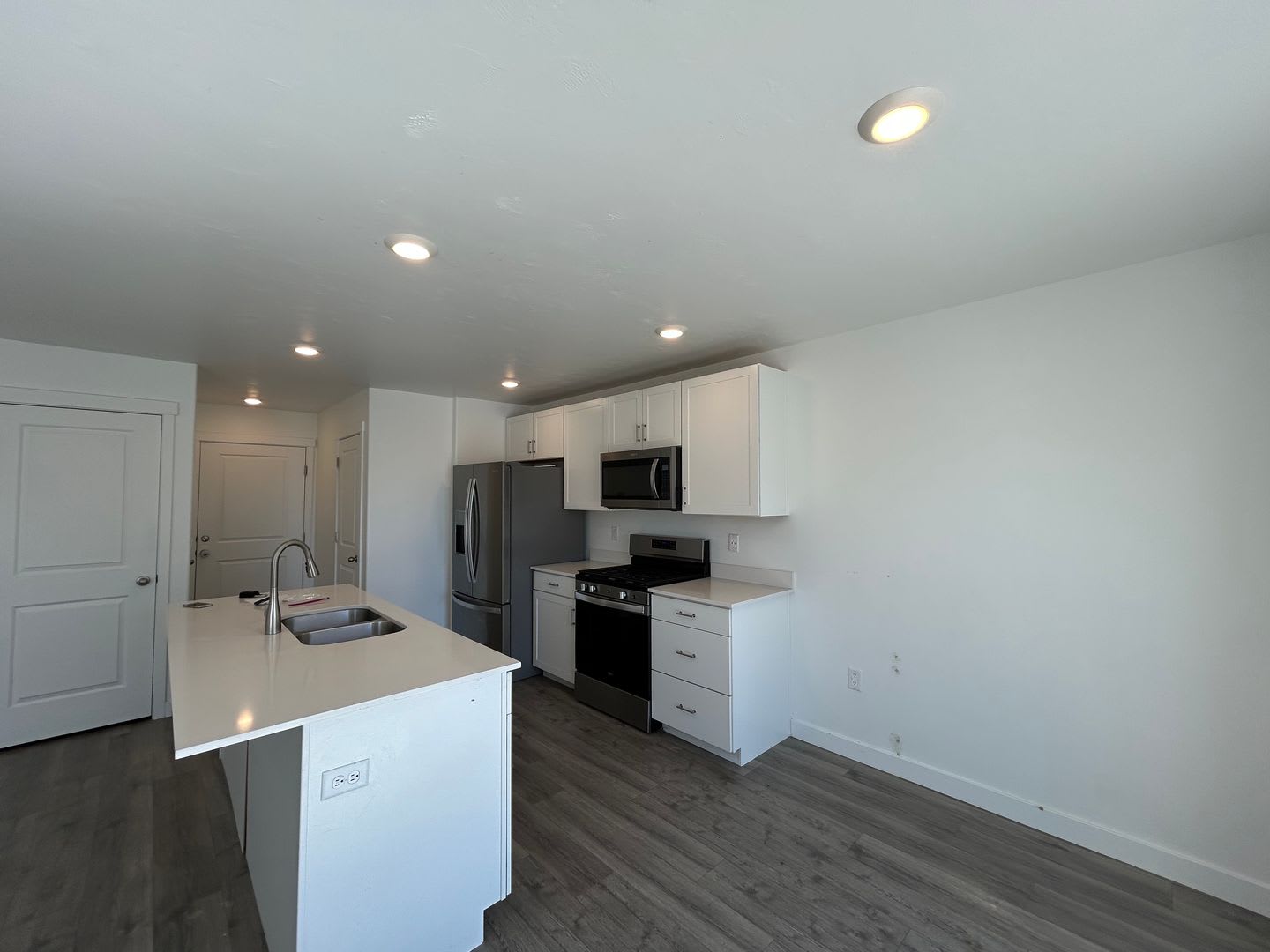 3 Bedroom 2.5 Bathroom Townhouse in Eagle Mountain! – photo 3