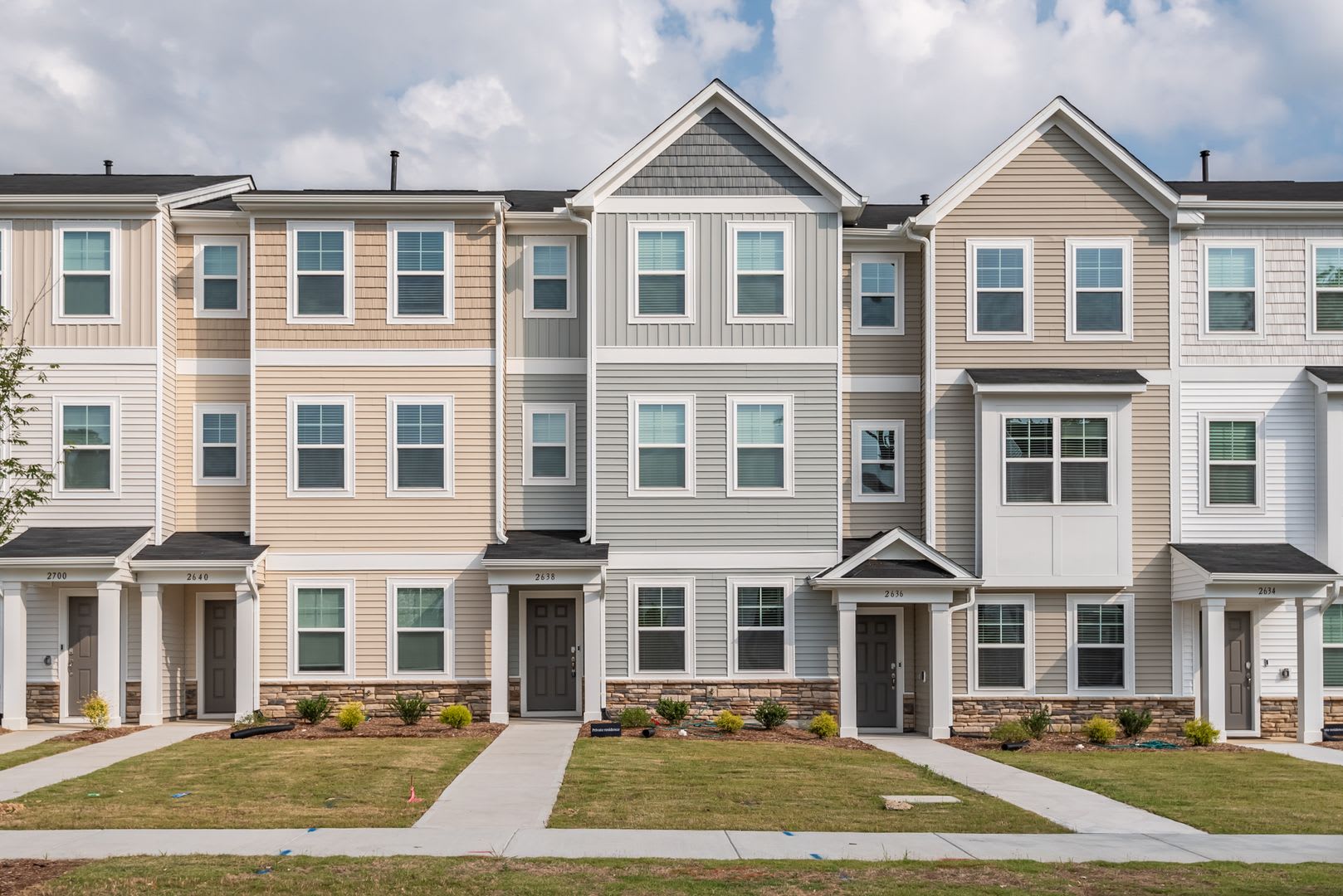Just Listed Beautiful 3Br 3 5Ba Townhome 500 Off First Month S Rent – photo 1