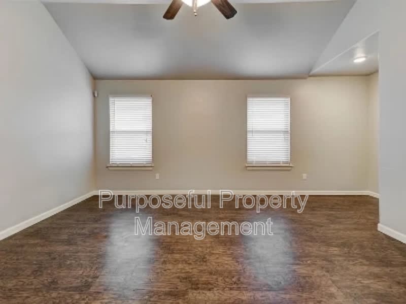 4313 Edinburg Way – photo 5