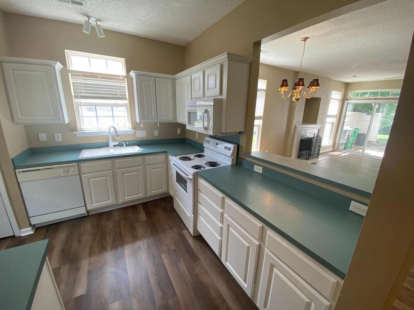 Cozy Townhome located in Prosperity Point! – photo 4