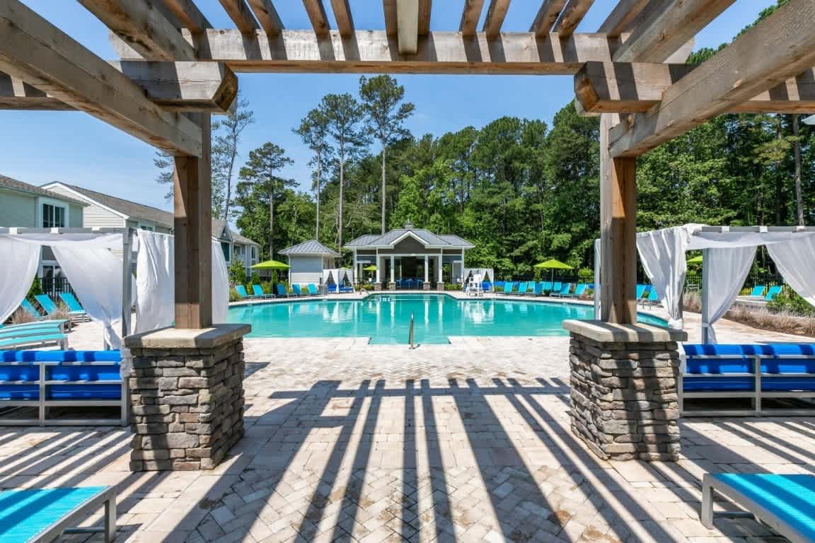 Linkhorn Bay Apartments – photo 2
