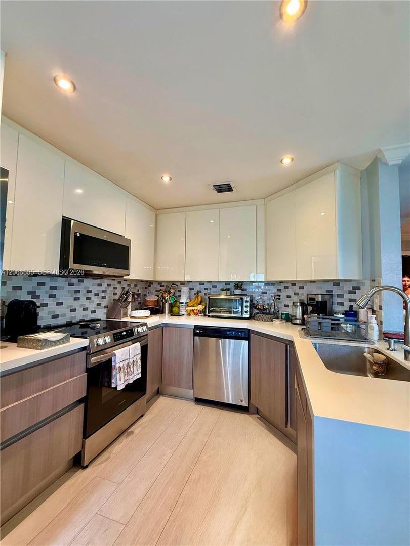 5042 NW 5042 Nw 114 Court 5042, Doral, FL 33178 – photo 2