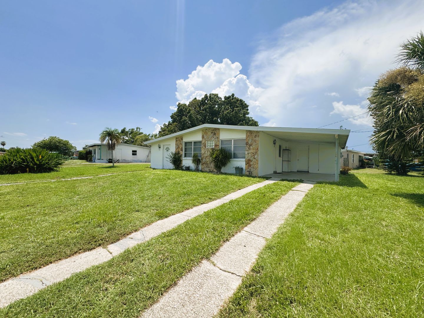 Cozy 3 Bedroom Home with Updated Kitchen and Spacious Yard in Port Charlotte – photo 2