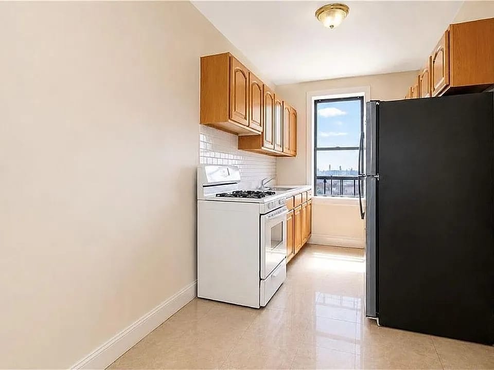1289 E 19th St – photo 1