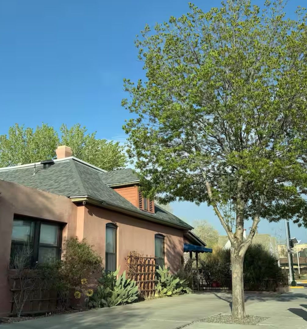 Historic Home 2 Bedroom +office 2 Baths, and Off street Parking – photo 2