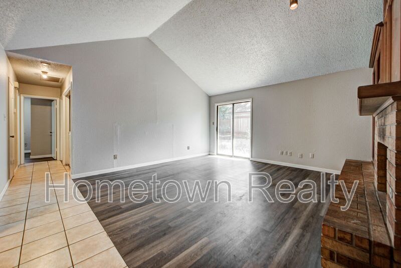 1713 Hillcrest Drive – photo 5