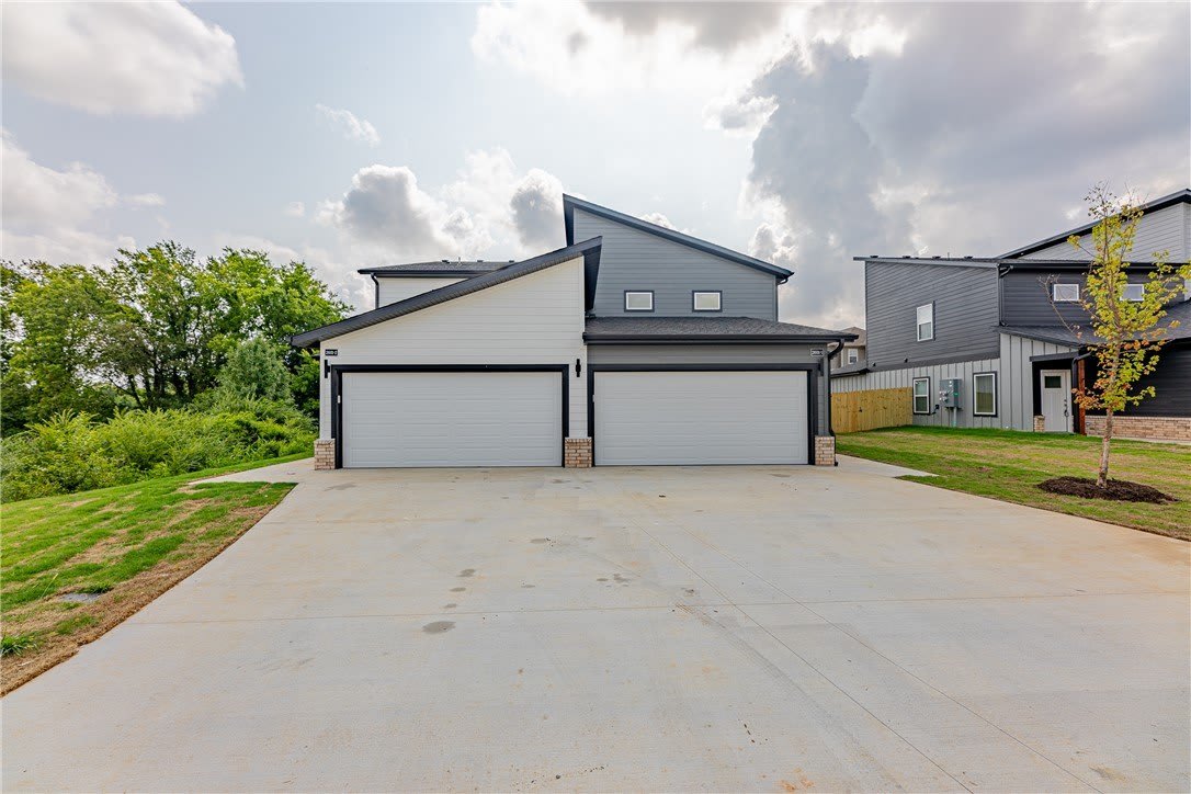 1607 SW Casuarina Drive – photo 1