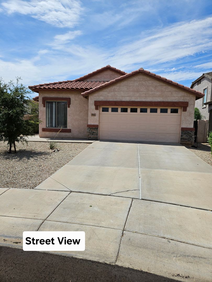 4 BDRM, 3 BA. GILBERT – photo 1