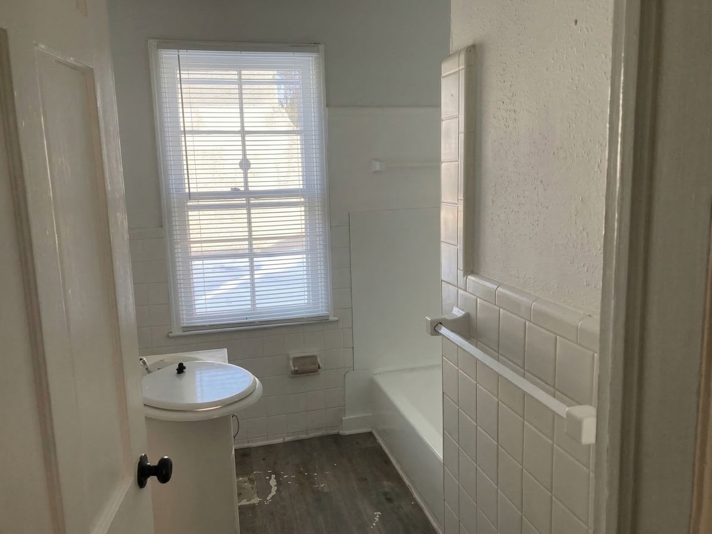 Spacious 3-bedroom, 1 bathroom Brick Home in Schulze – photo 4