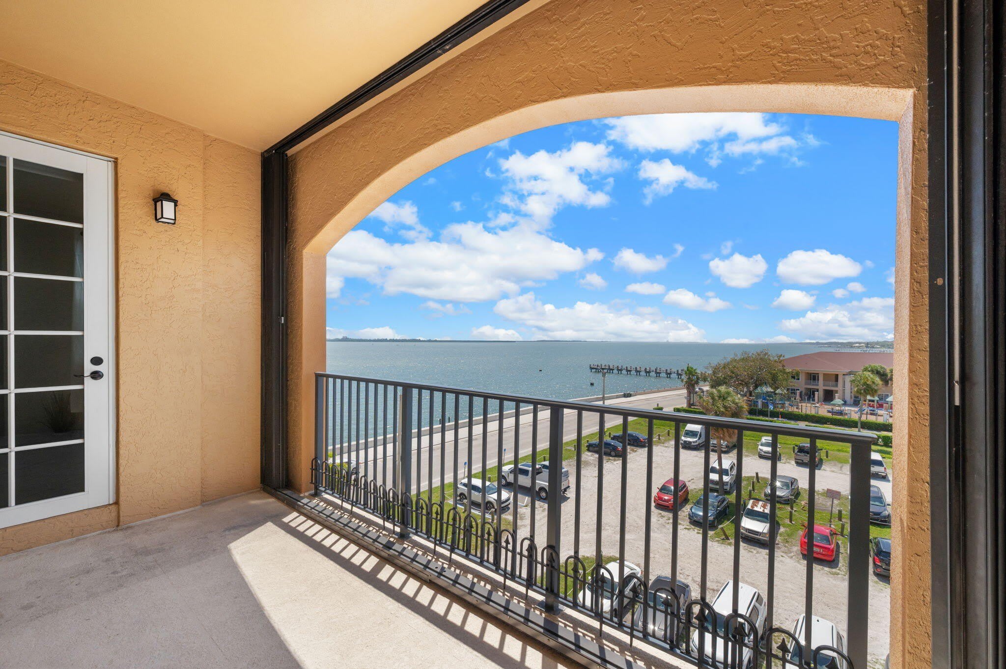20 Orange Avenue – photo 2