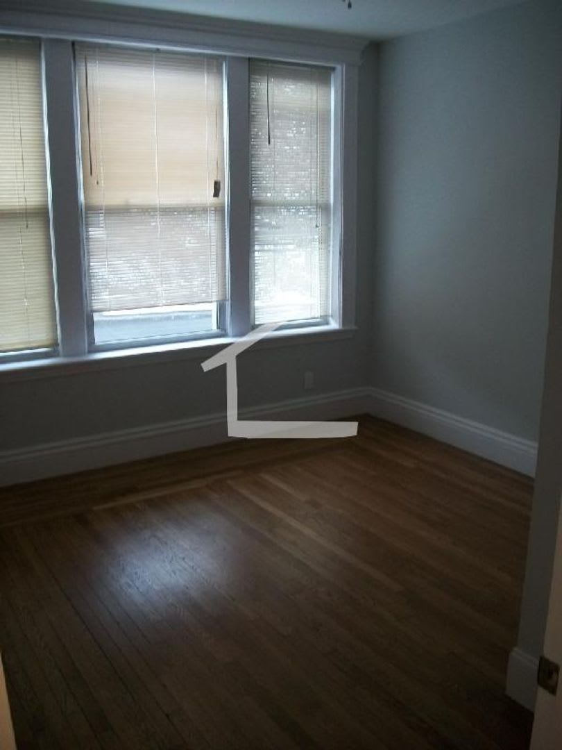 Modern Big Bed with Laundry in Unit near BU! Perfect Location! Ht + HW Inc – photo 5