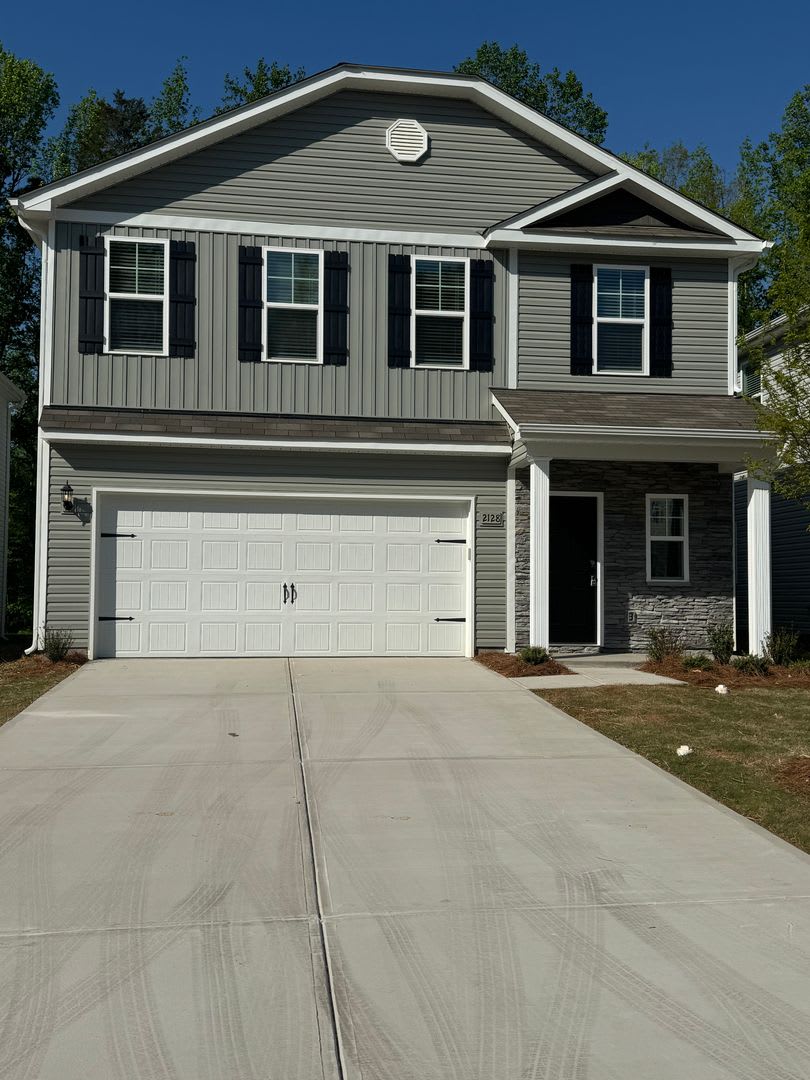 Move In Ready 4BR/2.5BA Home located in Stoneygreen Community – photo 1
