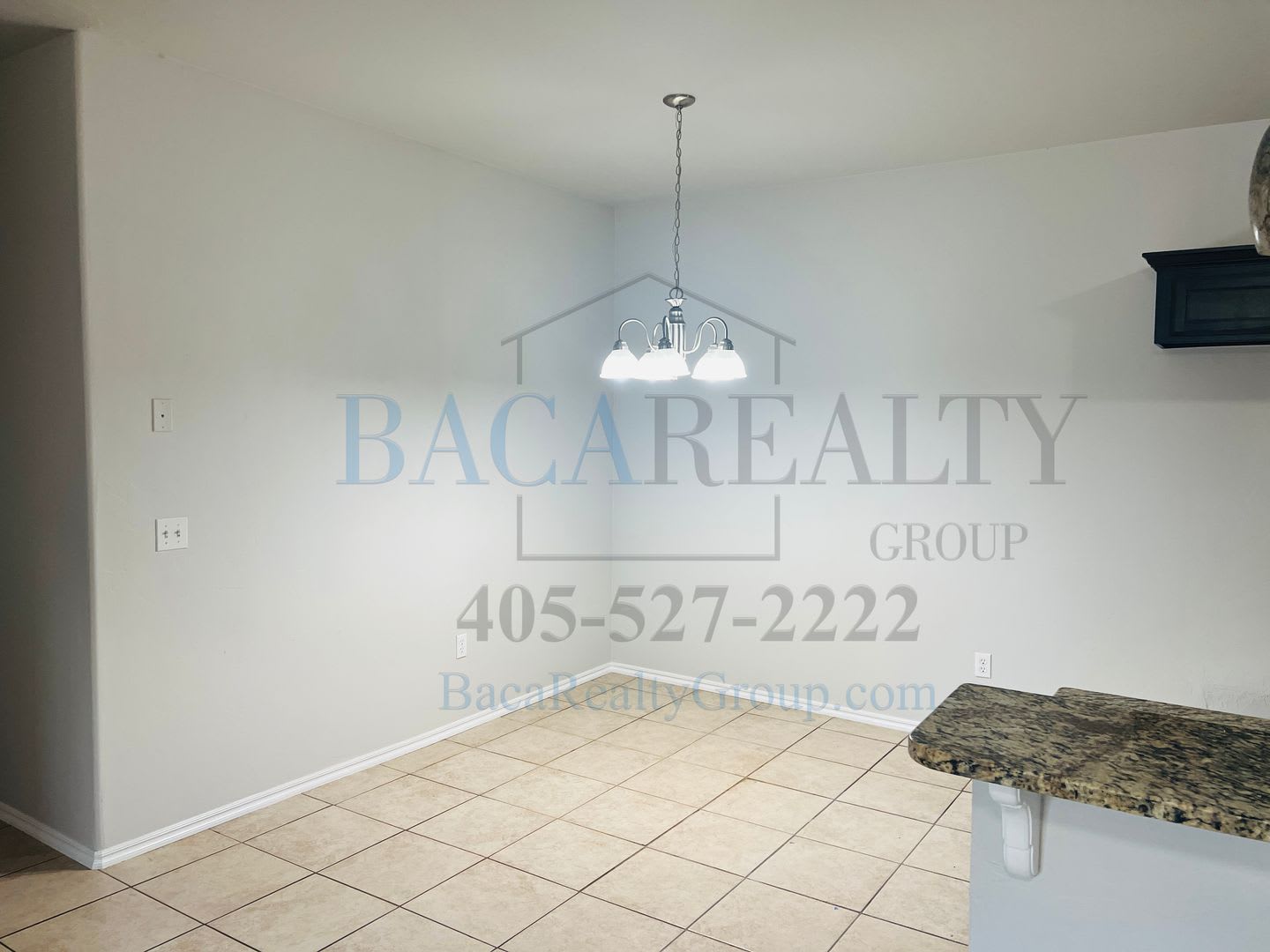 3Br 2Ba Duplex With 2 Car Garage – photo 4