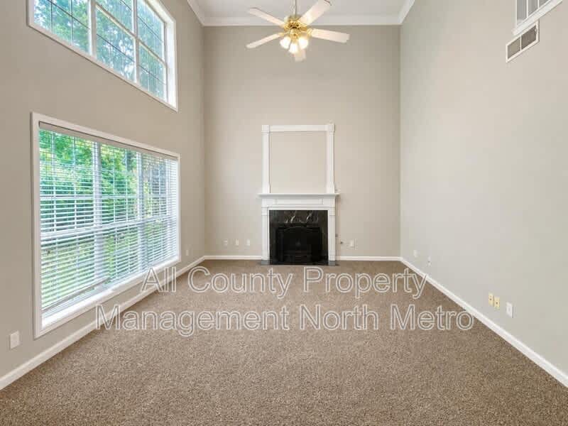 550 Elgaen Court – photo 4