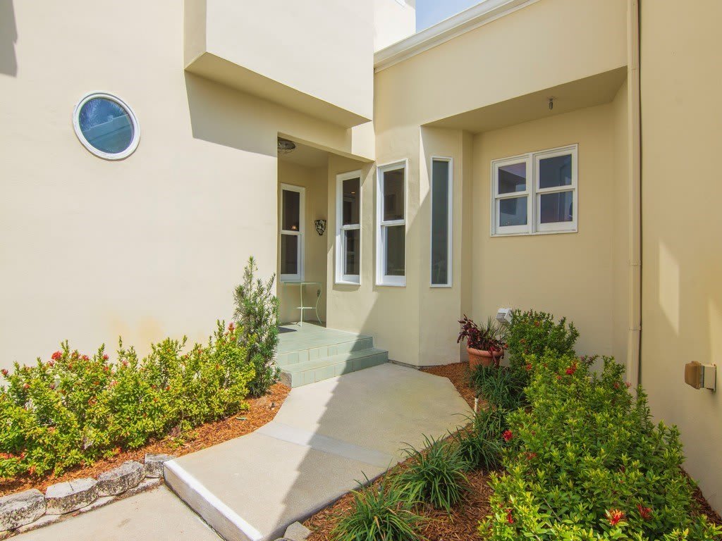 560 N Monterey Drive – photo 4
