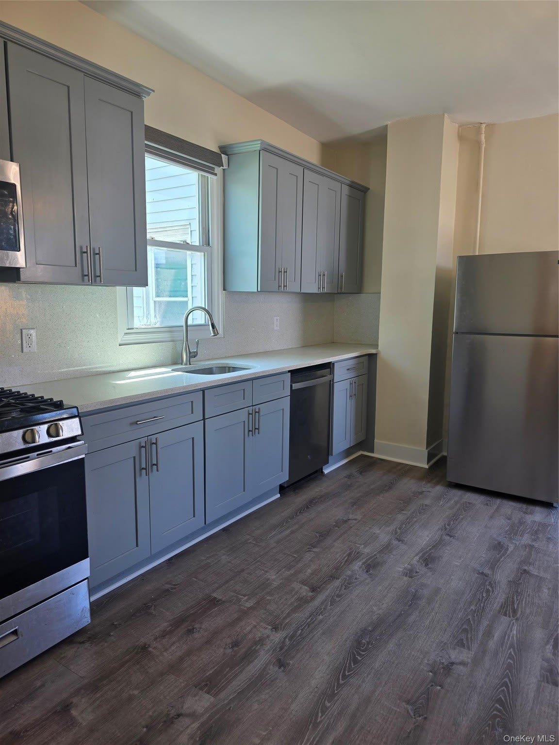 291 Uniondale Avenue – photo 2