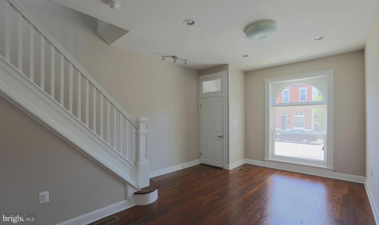 901 N MONTFORD Avenue – photo 5