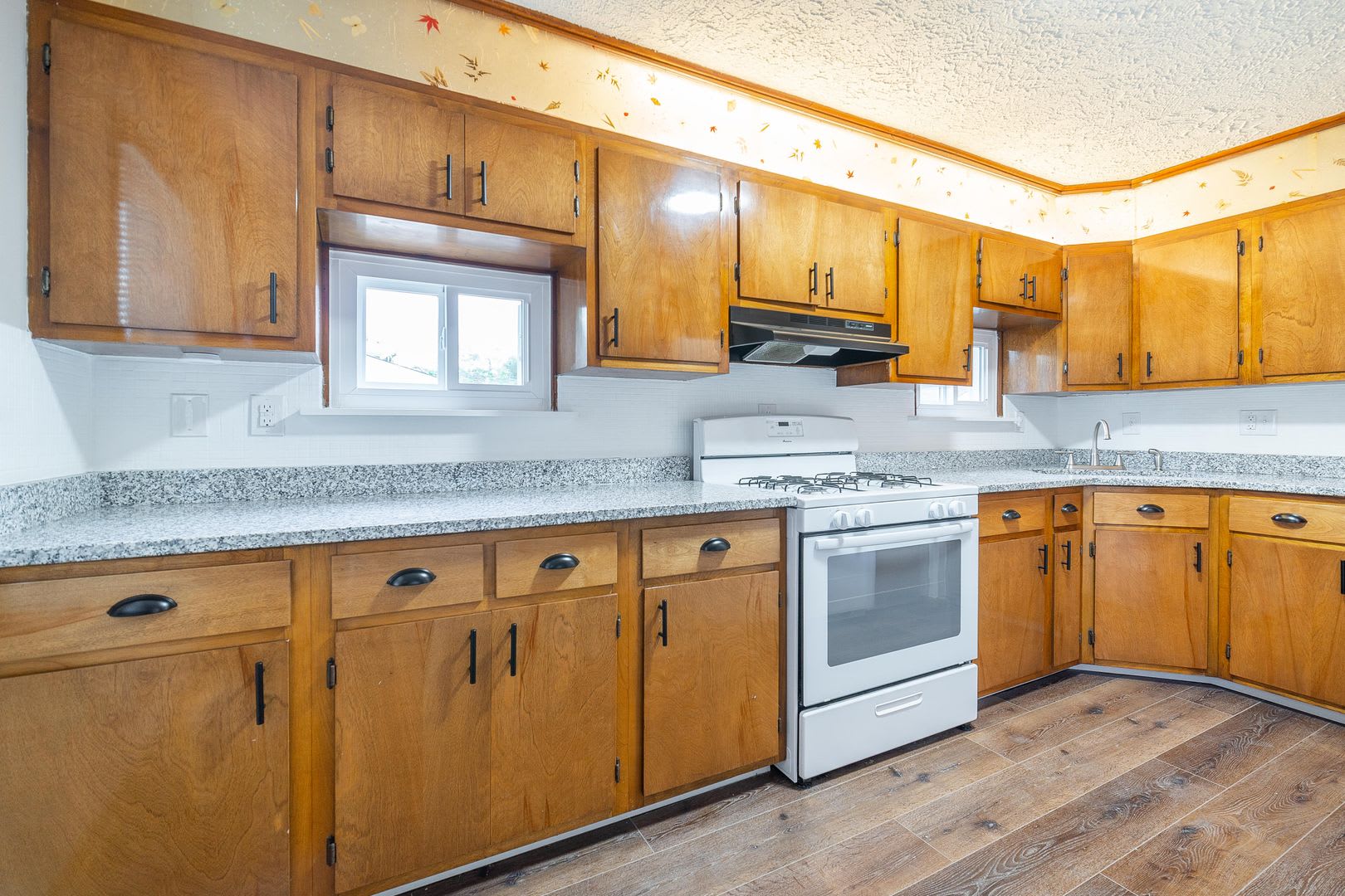 Updated 3 Bedroom Home In North Linden – photo 4