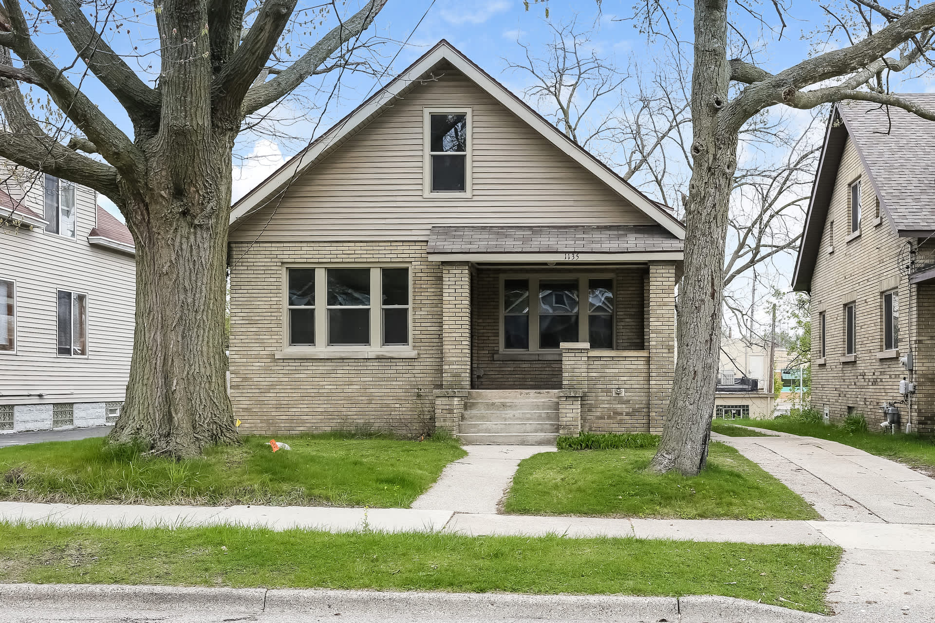 1135 Crescent Street Northeast – photo 1