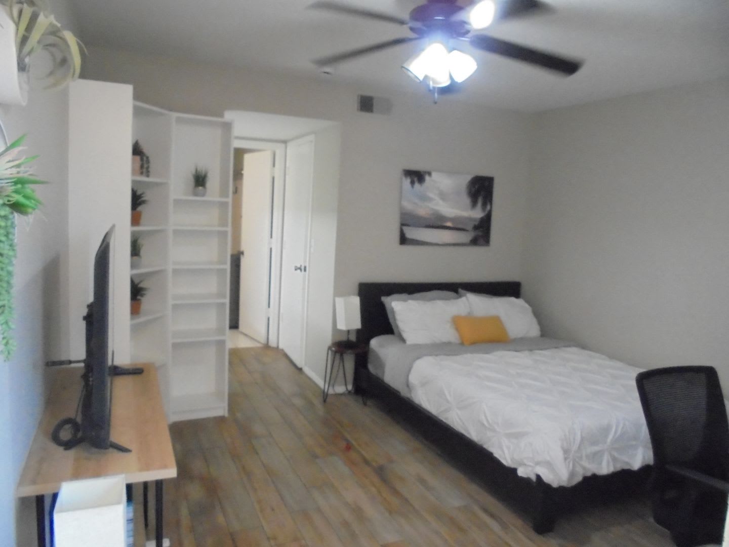 633 W. Southern Ave. – photo 2