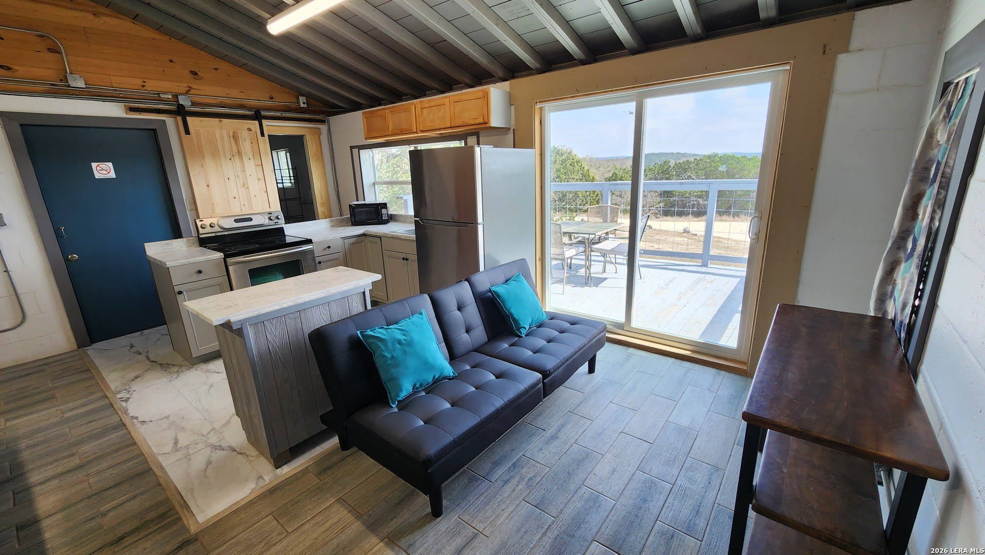 560 Mountain Dr – photo 4