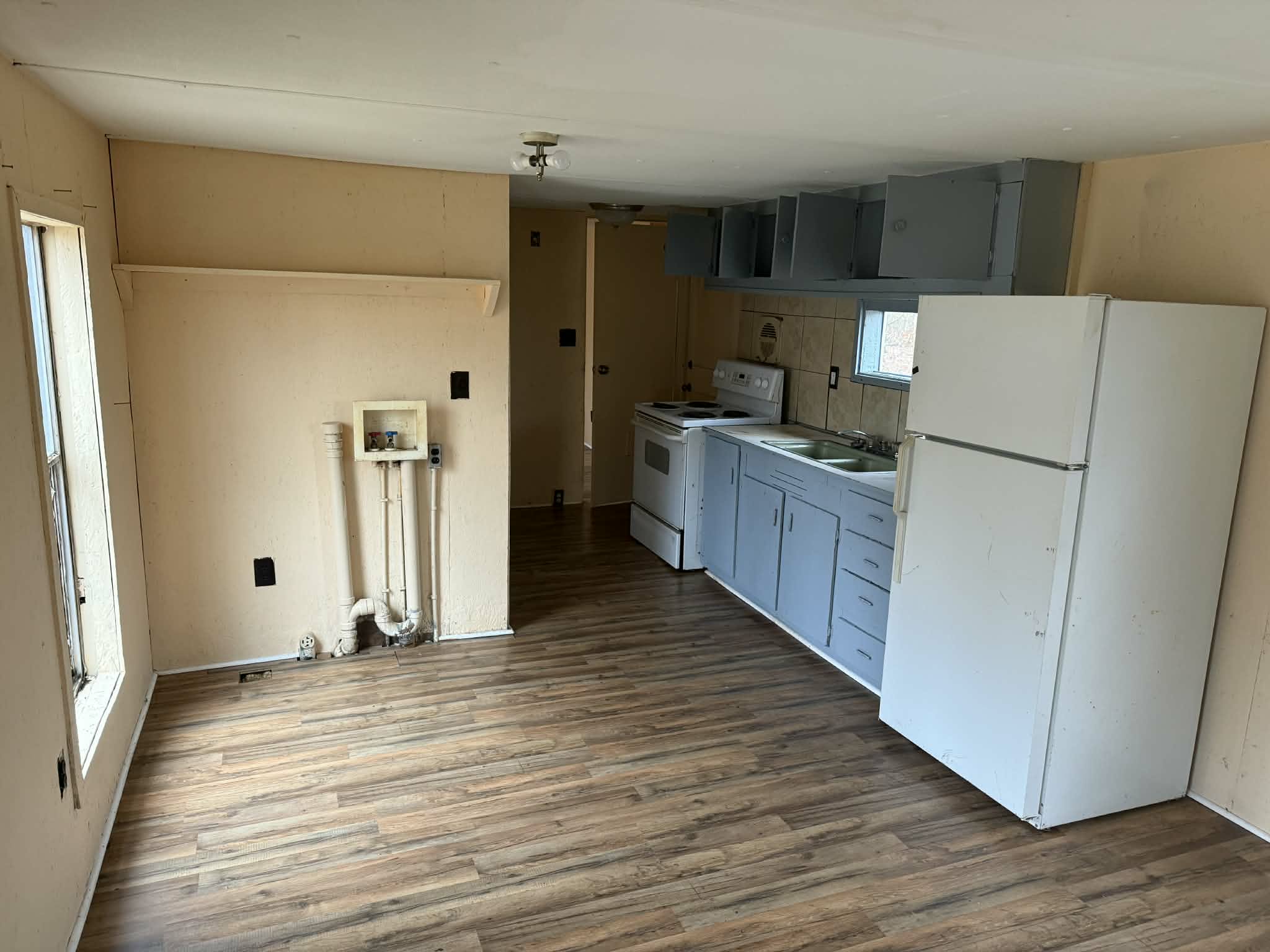 1380 Mapleash Avenue – photo 3