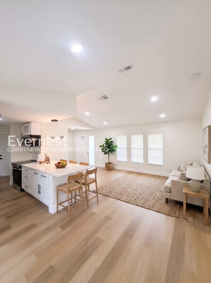 1304 Southeast 11Th Street – photo 4