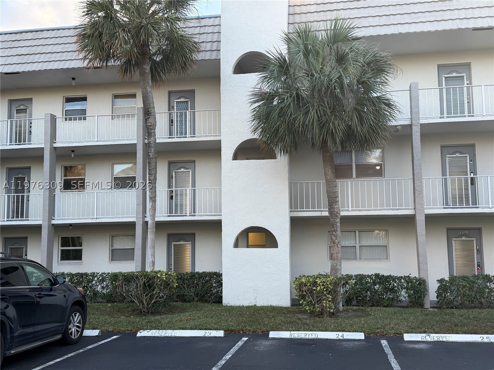 8100 Sunrise Lakes Blvd – photo 2