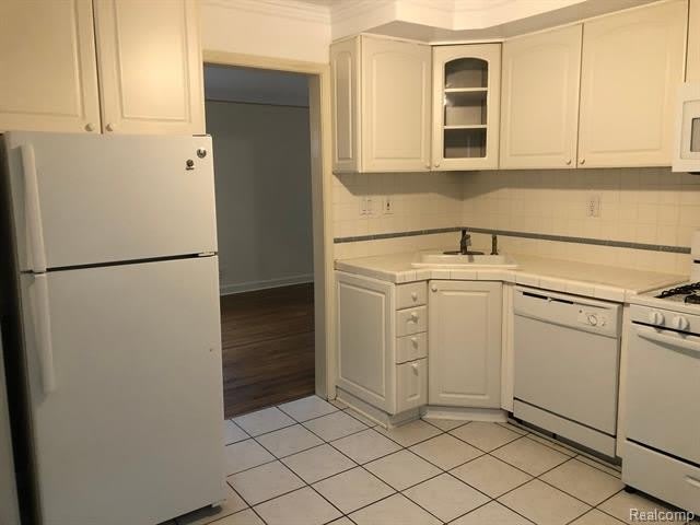 16811 Beech Daly Road – photo 4