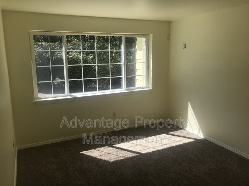 615 SE Atwood Ave – photo 4