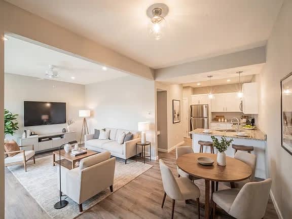 27 Town Square Blvd – photo 5