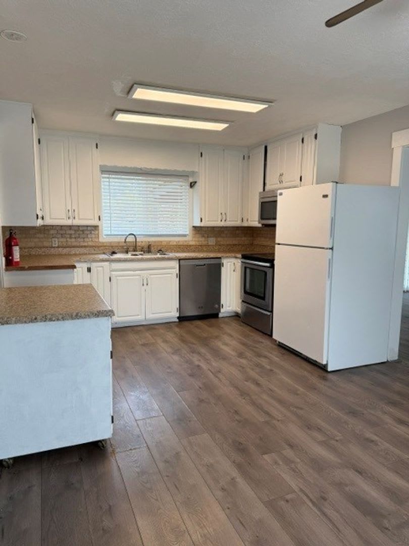 3 Bedroom West Salem House w/ Large Fenced Backyard – photo 3