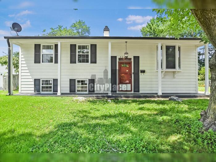 3202 Macarthur Lane – photo 1