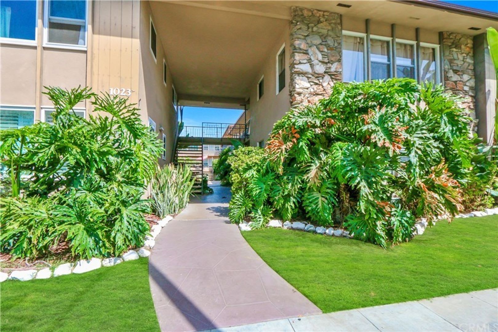 1 Bedroom 1 Bath Located in the highly sought after "Towne Capri" complex in Long Beach – photo 1