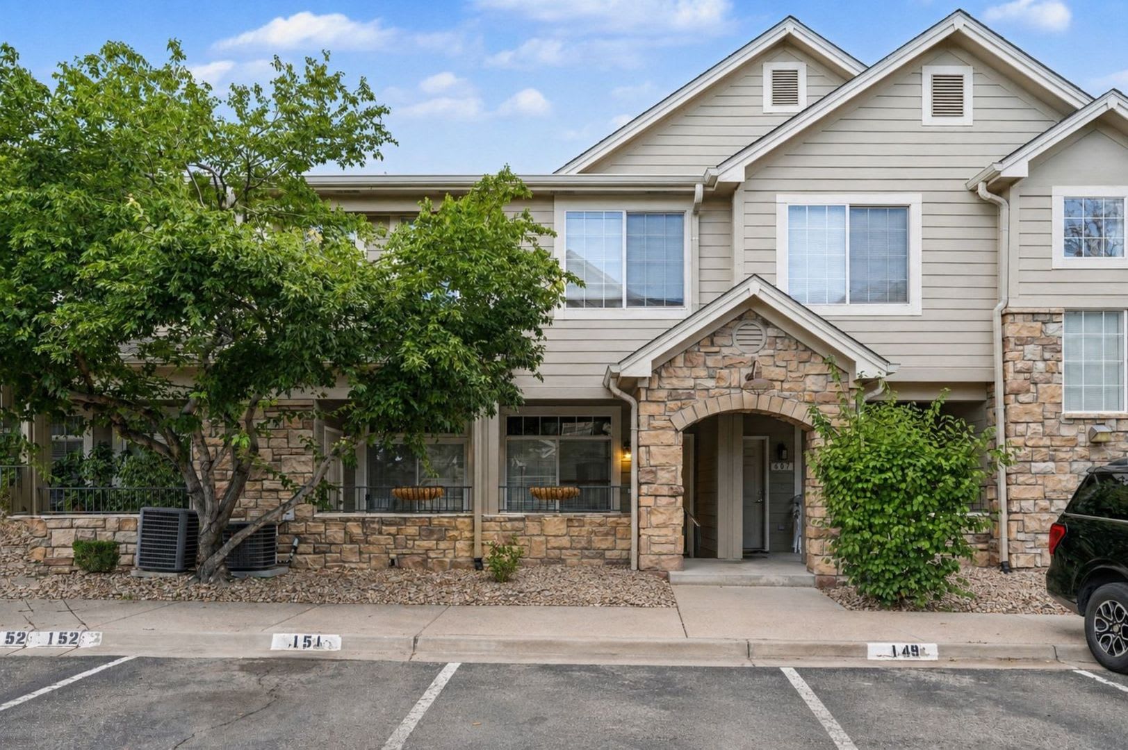 Spacious 2Br 2Ba Aurora Condo Garage Community Pool In Unit Laundry – photo 2