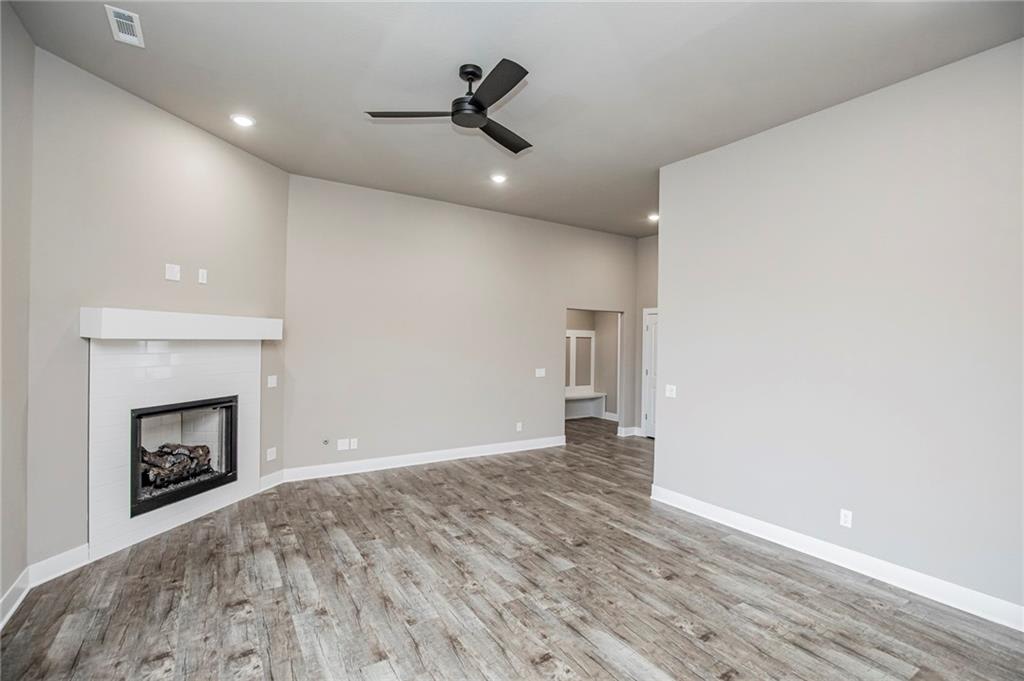 1048 Parker Lane – photo 4
