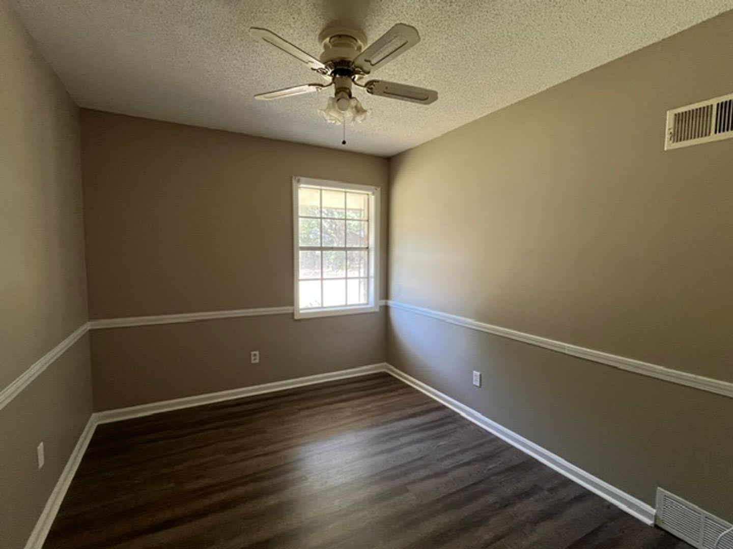 Renovated 3 Bedroom 1 Bath Home for Rent!! – photo 5
