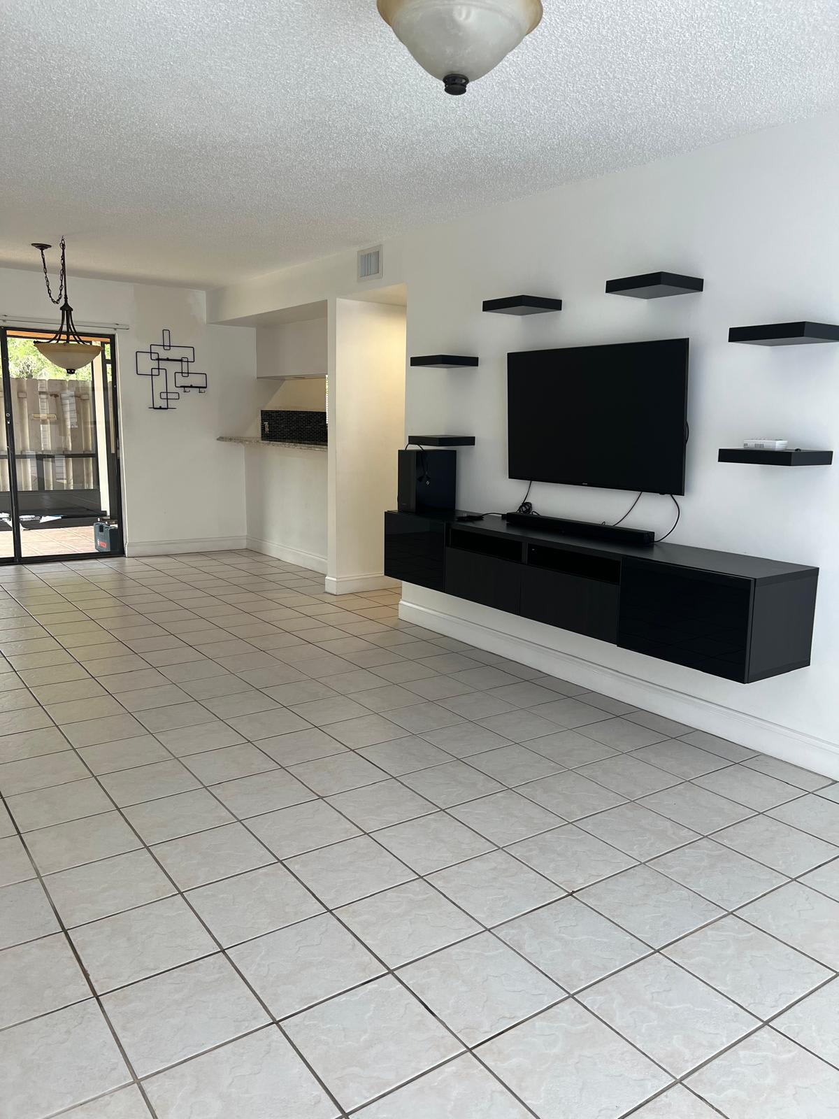 4001 S Beneva Rd – photo 2